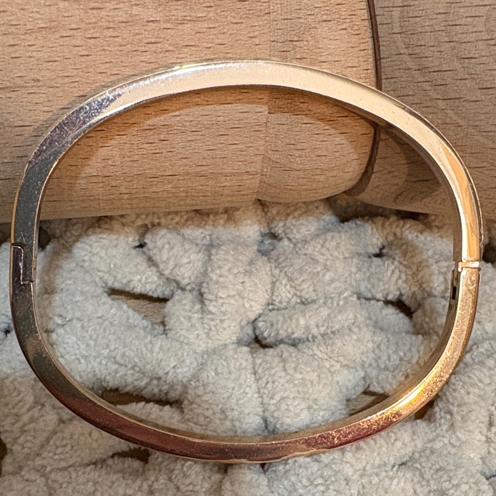 Elegant Gold Bangle with Crystals - Picture 14 of 14